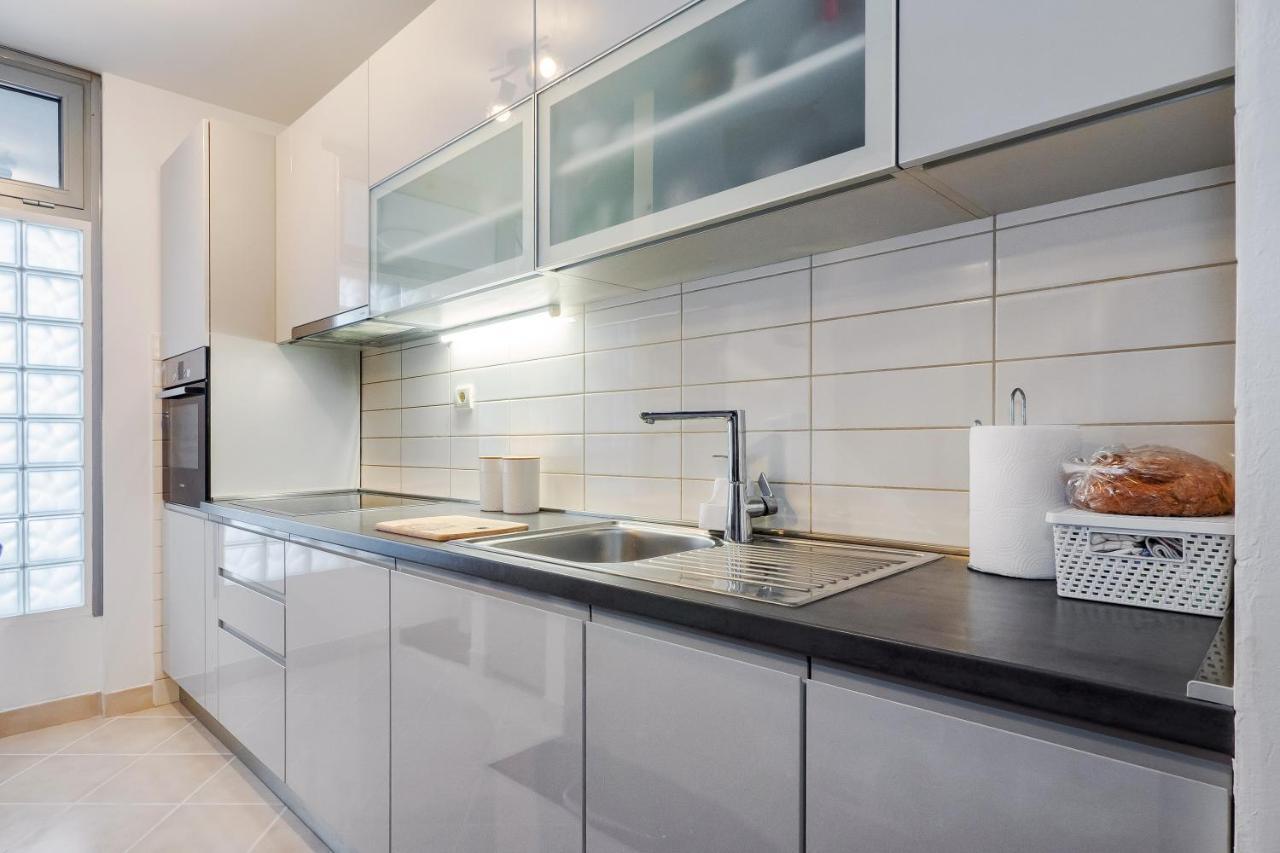 Апартаменти Airy 2-Br Apt W/ Open Layout & Modern Design Спліт Екстер'єр фото