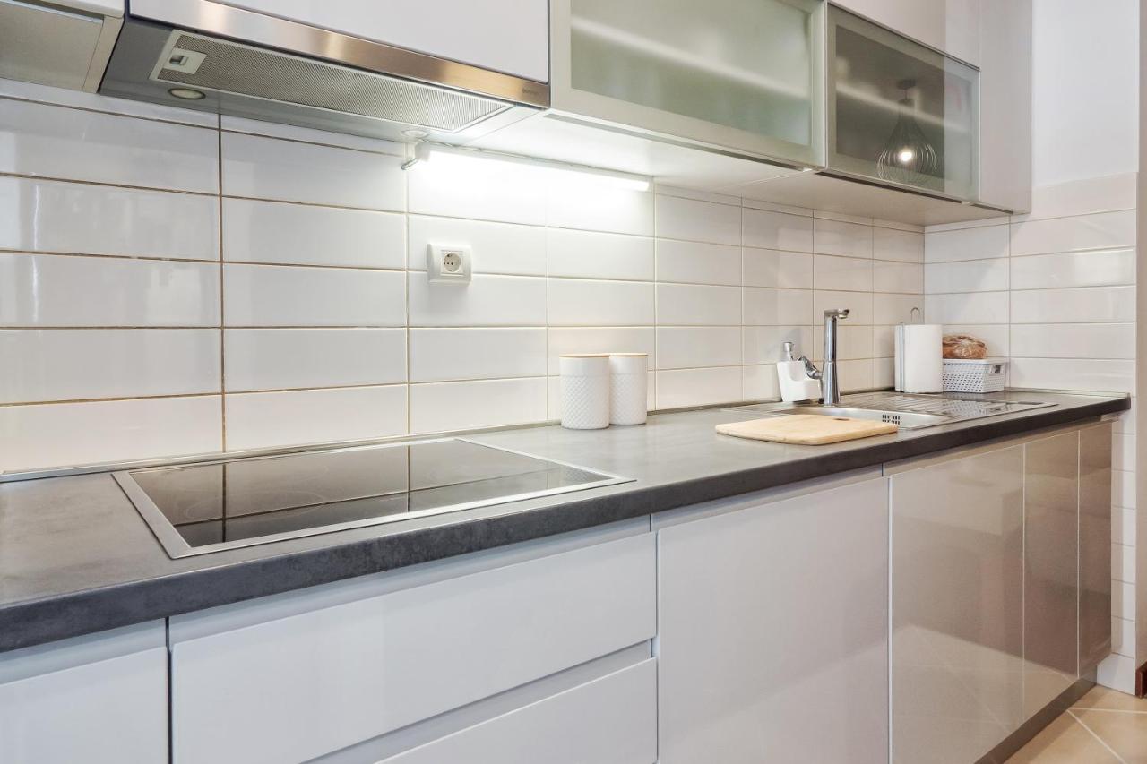 Апартаменти Airy 2-Br Apt W/ Open Layout & Modern Design Спліт Екстер'єр фото