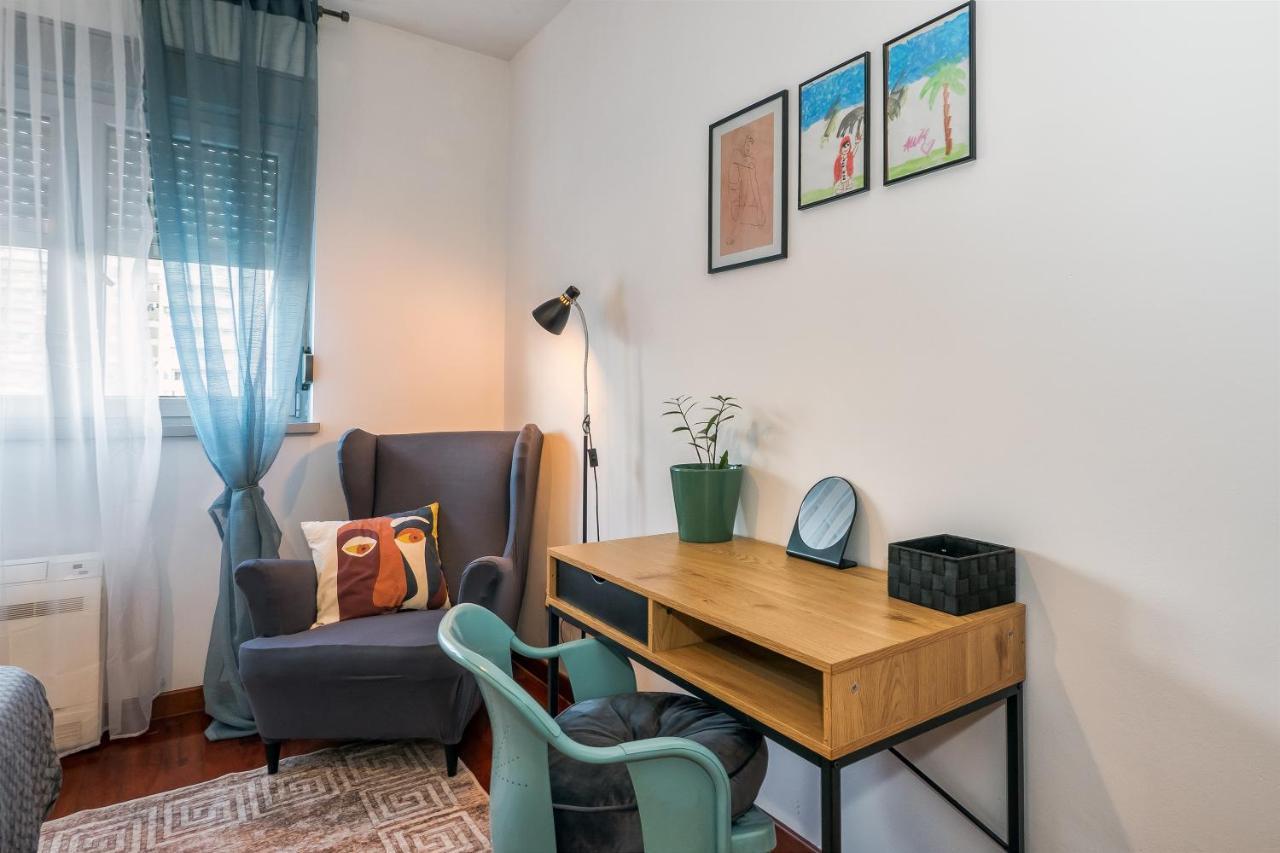 Апартаменти Airy 2-Br Apt W/ Open Layout & Modern Design Спліт Екстер'єр фото
