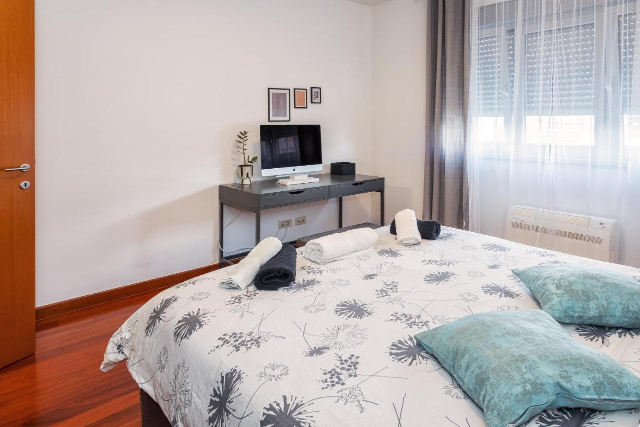 Апартаменти Airy 2-Br Apt W/ Open Layout & Modern Design Спліт Екстер'єр фото