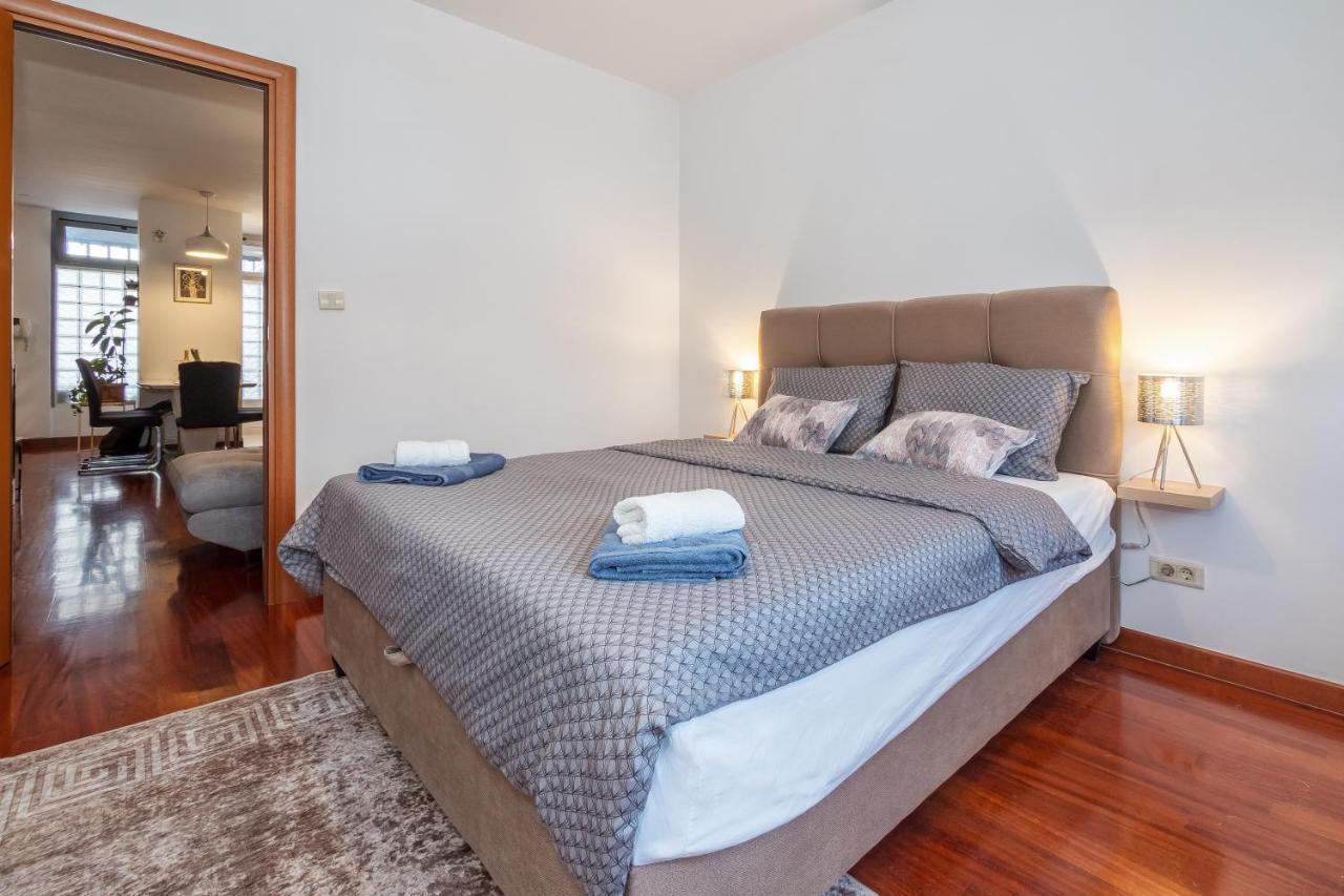 Апартаменти Airy 2-Br Apt W/ Open Layout & Modern Design Спліт Екстер'єр фото
