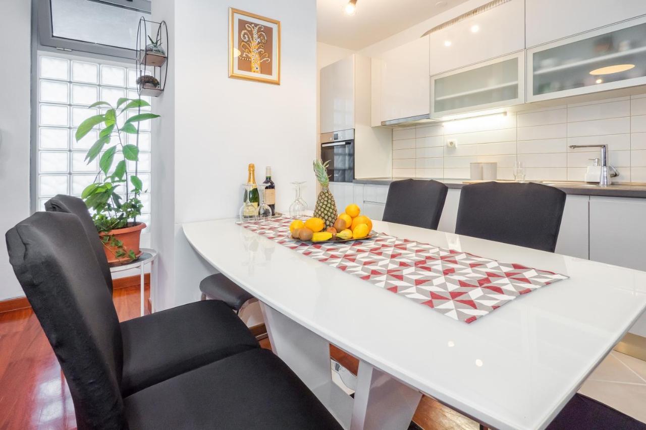 Апартаменти Airy 2-Br Apt W/ Open Layout & Modern Design Спліт Екстер'єр фото