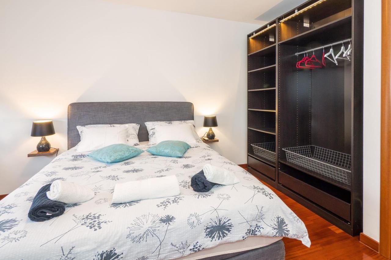 Апартаменти Airy 2-Br Apt W/ Open Layout & Modern Design Спліт Екстер'єр фото