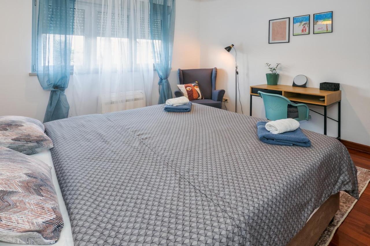 Апартаменти Airy 2-Br Apt W/ Open Layout & Modern Design Спліт Екстер'єр фото
