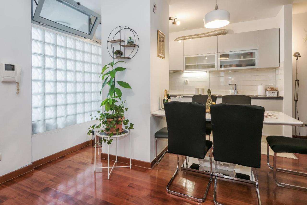 Апартаменти Airy 2-Br Apt W/ Open Layout & Modern Design Спліт Екстер'єр фото