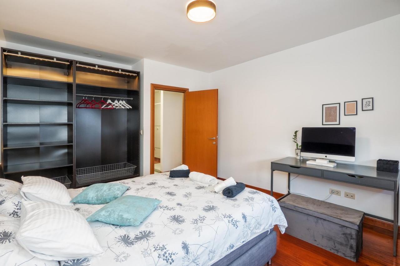 Апартаменти Airy 2-Br Apt W/ Open Layout & Modern Design Спліт Екстер'єр фото