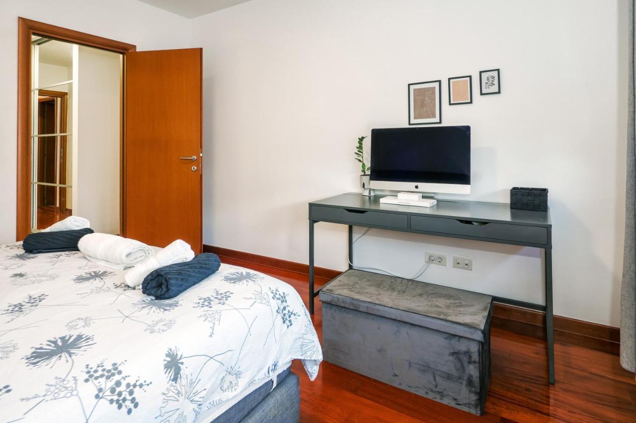 Апартаменти Airy 2-Br Apt W/ Open Layout & Modern Design Спліт Екстер'єр фото