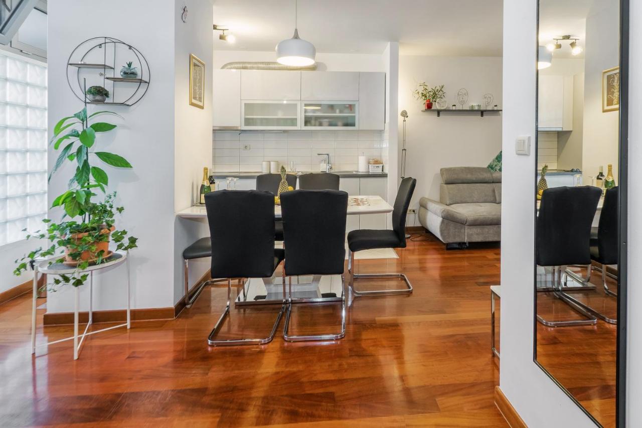 Апартаменти Airy 2-Br Apt W/ Open Layout & Modern Design Спліт Екстер'єр фото