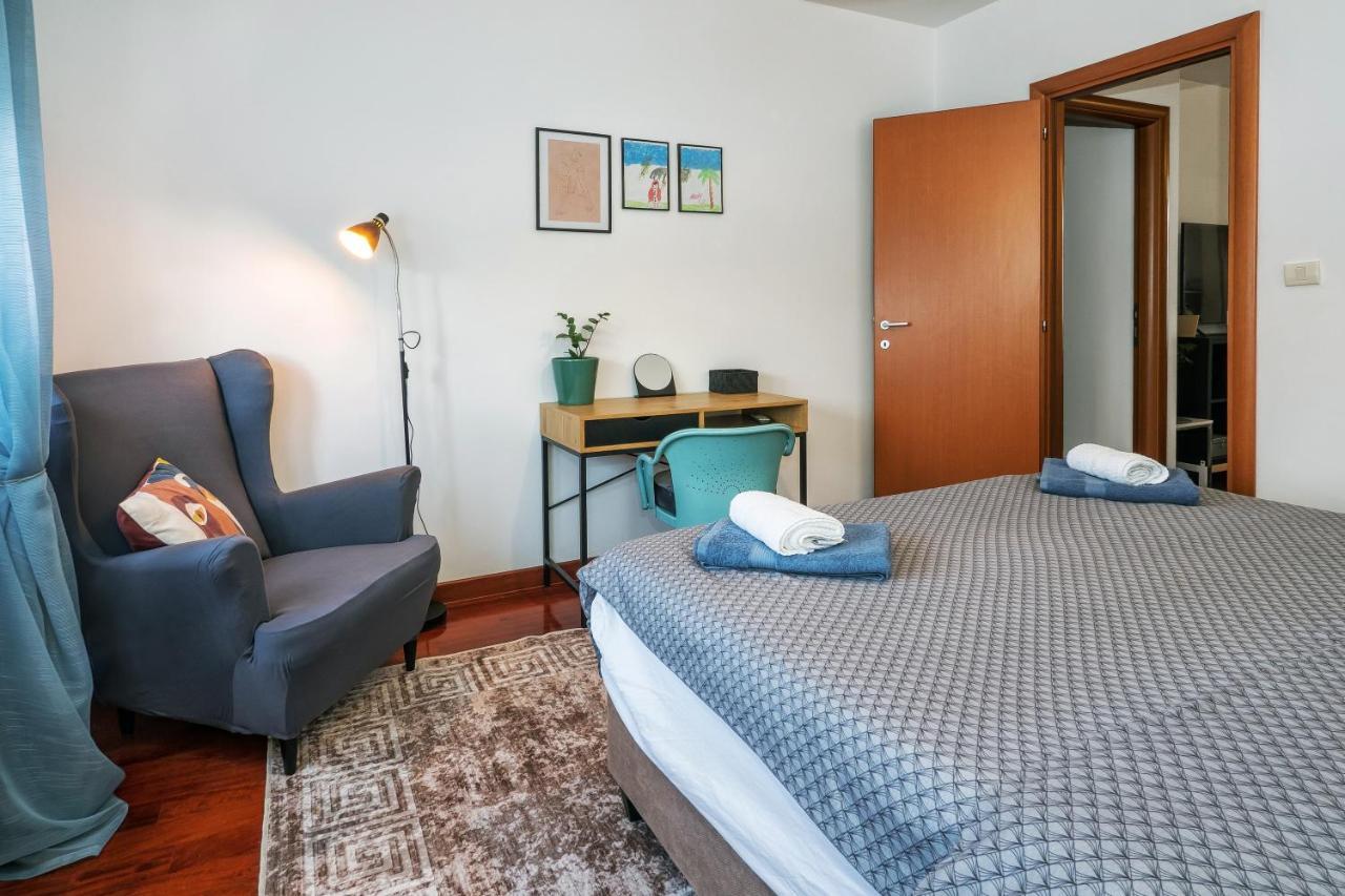 Апартаменти Airy 2-Br Apt W/ Open Layout & Modern Design Спліт Екстер'єр фото