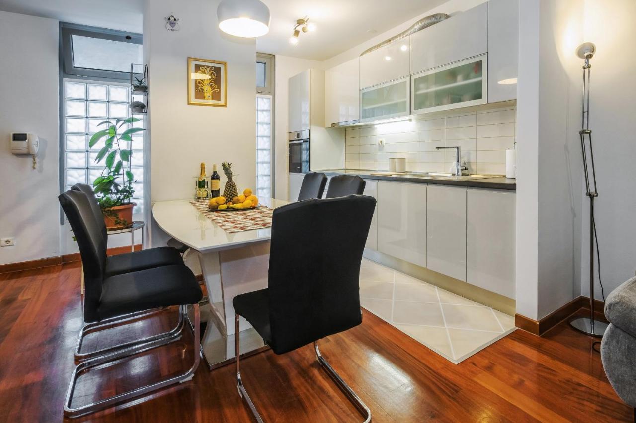 Апартаменти Airy 2-Br Apt W/ Open Layout & Modern Design Спліт Екстер'єр фото