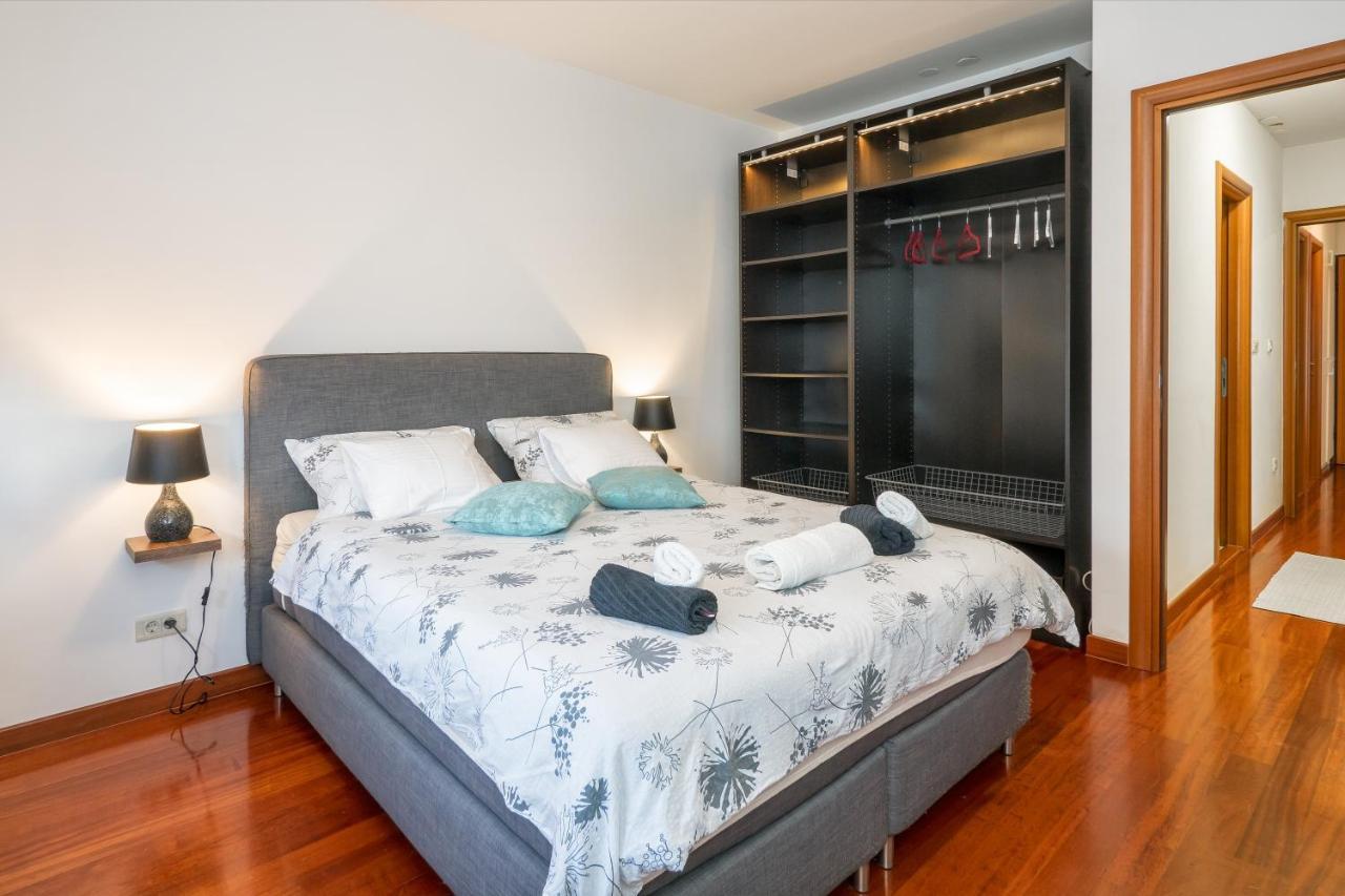 Апартаменти Airy 2-Br Apt W/ Open Layout & Modern Design Спліт Екстер'єр фото